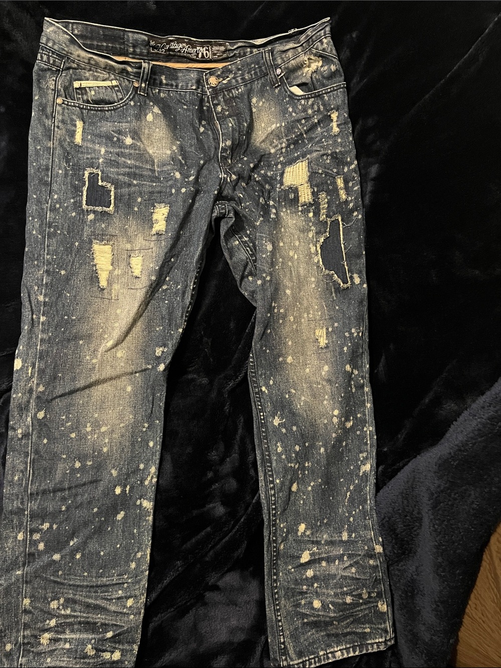 Relaxed Fit Men's Distressed Jeans in Dark Blue with Bleach Effect